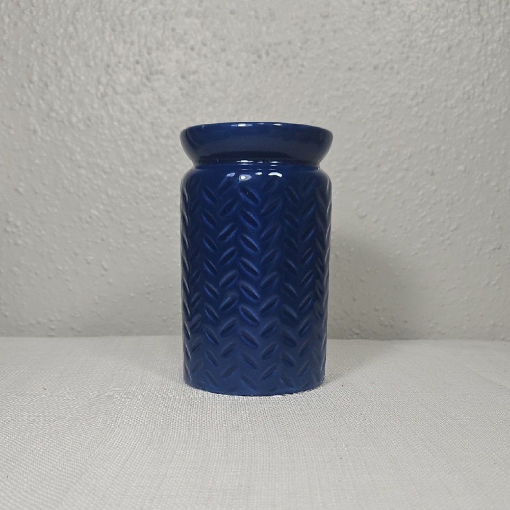 Elegant Blue Chevron Textured Ceramic Vase